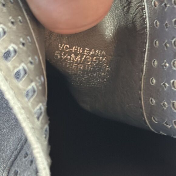 Vince Camuto Fileana Laser Cut Grey Suede Block Heel Booties Sz 5.5 - Picture 7 of 8